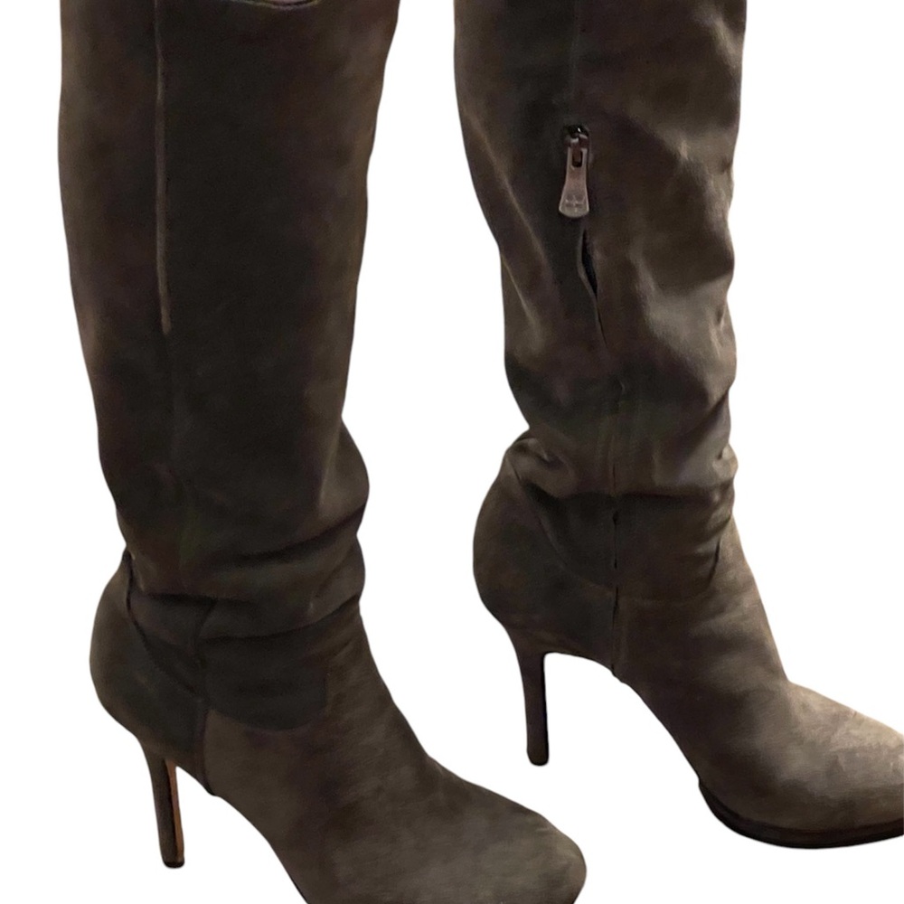 Women’s knee high grey suede boot. BCBGMAXAZRIA